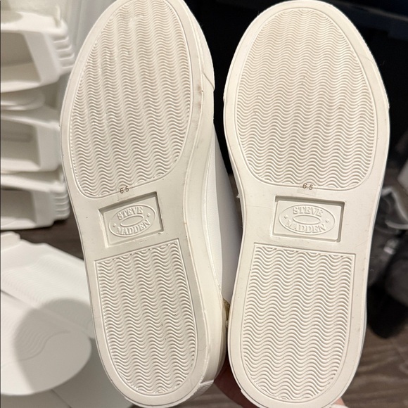 Steve Madden White and Gold Sneakers - Picture 5 of 6